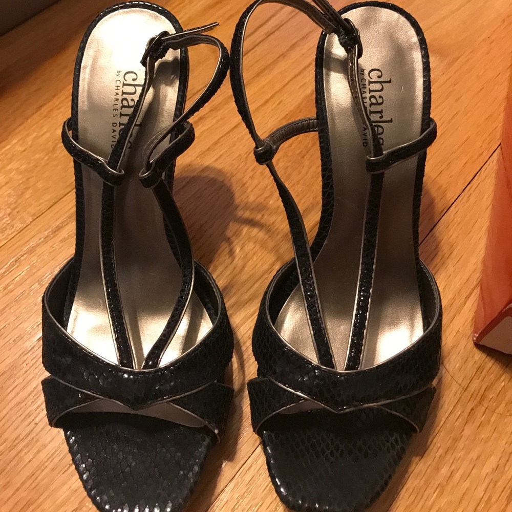 Shoes - Picture 4 of 4
